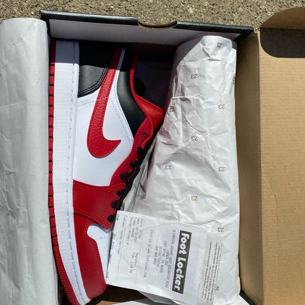 Jordan 1 Low Chicago Colorway Size 10.5 Mens DS OG All With Store Receipt